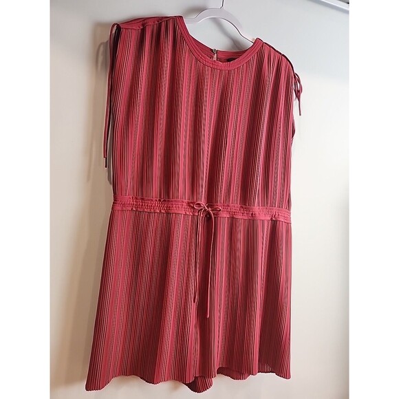 Club Monaco Ralph Lauren Viga Romper Women's Size 8 Red Rose Burgundy Pleated - Picture 2 of 10